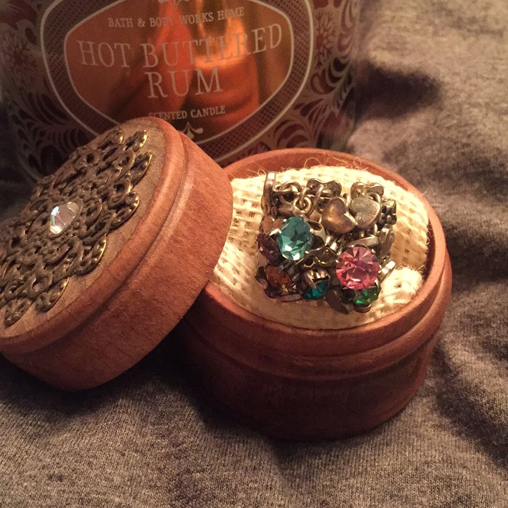 Fossil woman's stretchy ring
